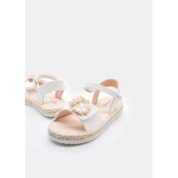 Mayoral Sandalia yute flor niña blanco - Imagen 2